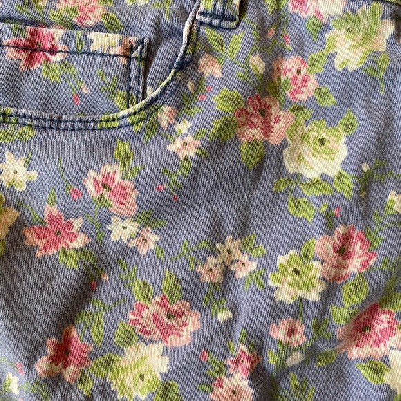 L.e.i. Floral shorts - Picture 2 of 5
